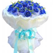 鲜花:33朵蓝色妖姬，雪点纱单枝包装，搭配黄莺